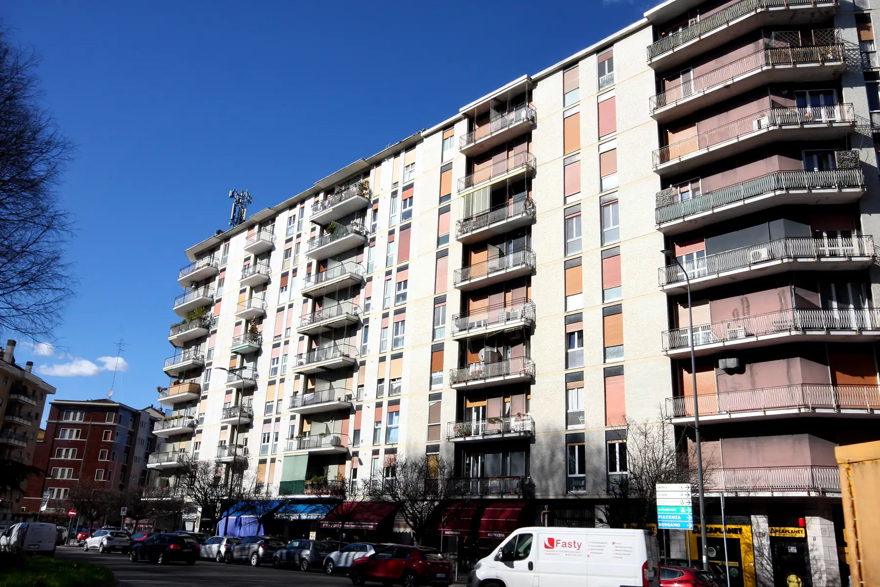Piazza G. Bonomelli, 4